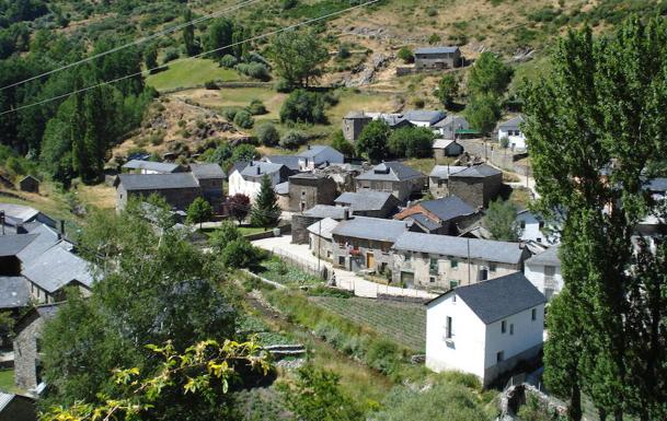 Una serie de desprendimientos en la carretera deja aisladas las localidades de Valseco y Salientes