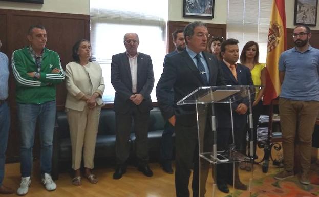 Arsenio García desafía al PP y sigue al frente de la Alcadía de Astorga pese a la suspensión de militancia