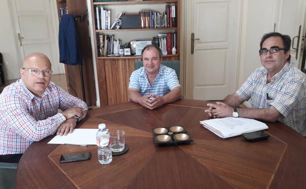 El subdelegado mantendrá reuniones periódicas con Carucedo para analizar la situación de Las Médulas