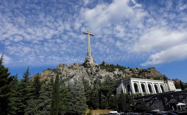 El Consejo de Ministros aprobará este viernes la exhumación de los restos de Franco mediante un decreto ley