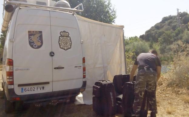 Los buzos del GEO de la Policía rastrean el río Sil en Ponferrada para localizar al jubilado desaparecido