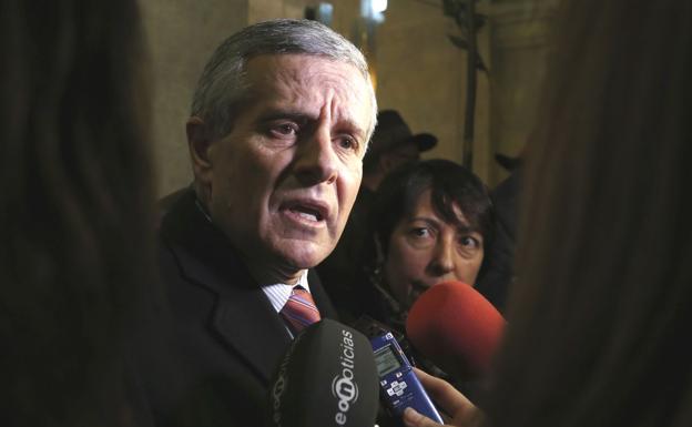 «Es lo que hemos hablado de la operación Emilio Gutiérrez... pues a Gloria... que se quite por las buenas»