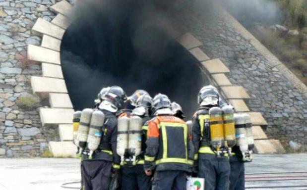 La Fundación Santa Bárbara instruye a bomberos y cuerpos de emergencia en técnicas de intervención en incendios en túneles