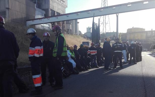 Las auxiliares de Endesa vuelven 'a la carga' en Compostilla para que se aclare su futuro