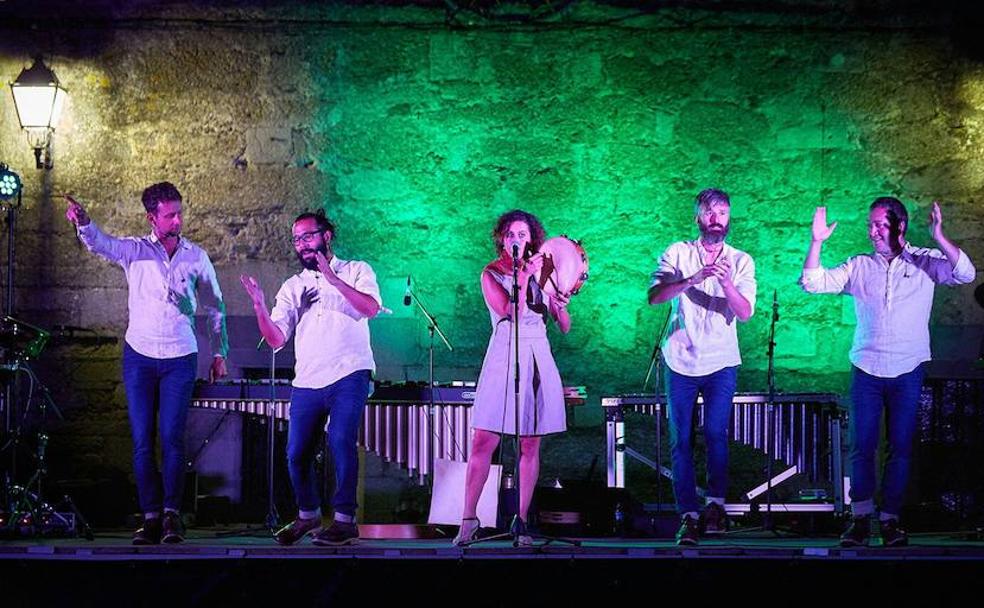 UN ESPECTÁCULO PARA LOS SENTIDOS