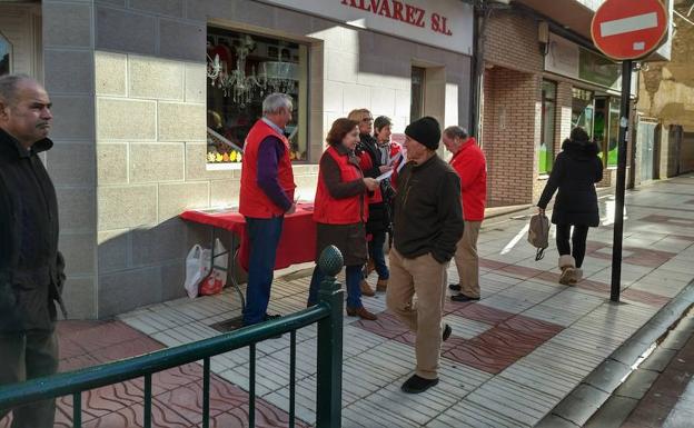 Cruz Roja lleva a Bembibre una campaña para sensibilizar sobre los derechos de la infancia