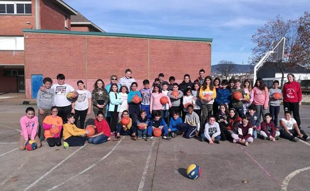 Pajariel Bembibre acerca el baloncesto al Colegio Santa Bárbara