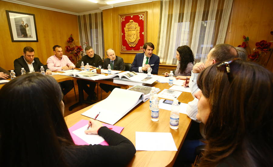 La Junta cederá en tres semanas el material rodante al Consorcio del Ponfeblino tras el «complejo» proceso de tramitación administrativa
