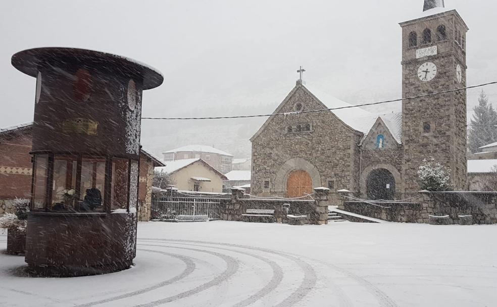 Agua y nieve sobre León