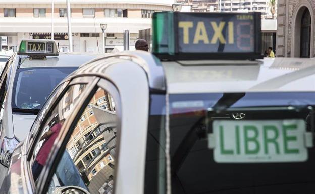 Los taxistas leoneses buscan el mejor servicio ante el temor de la proliferación de las VTC en la provincia