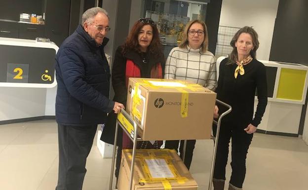 Correos dona equipos informáticos a la ONG Banco de Alimentos de Ponferrada