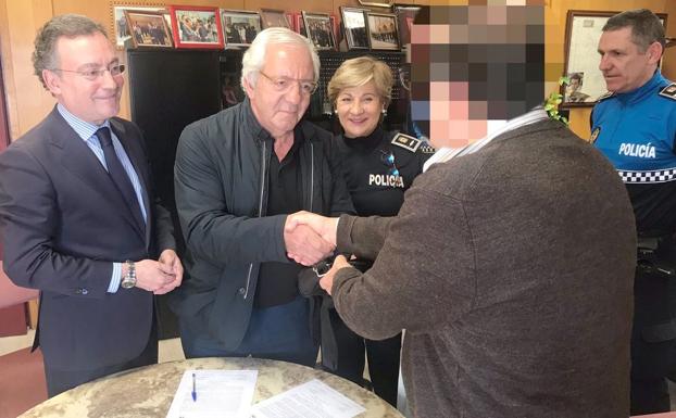 El matrimonio que devolvió 7.860 euros encontrados en una calle de León