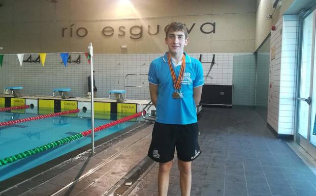 Alejandro Álvarez consigue cuatro medallas en el Campeonato de Castilla y León infantil de natación