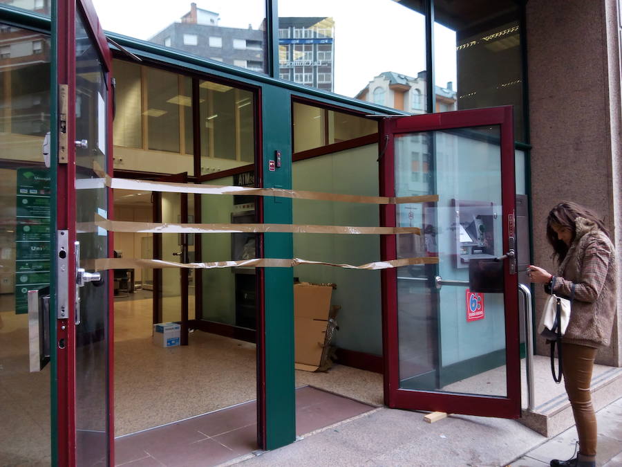 Ataque a dos cajeros de Unicaja Banco en Ponferrada