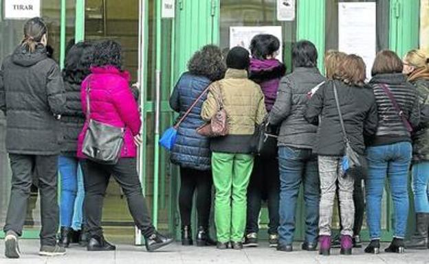 Ponferrada habilita aparcamientos junto a los centros de examen de las oposiciones a celadores