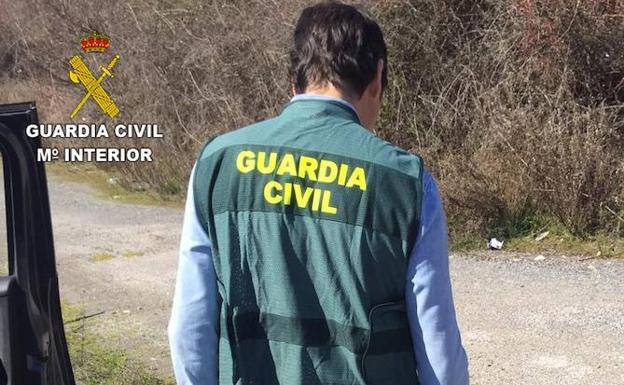La Guardia Civil detiene a dos hombres por un robar el bolso a una mujer en Bembibre mediante el procedimiento del 'tirón'