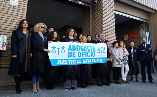 El Ministerio de Justicia adeuda casi 150.000 euros a los 90 abogados del turno de oficio en El Bierzo