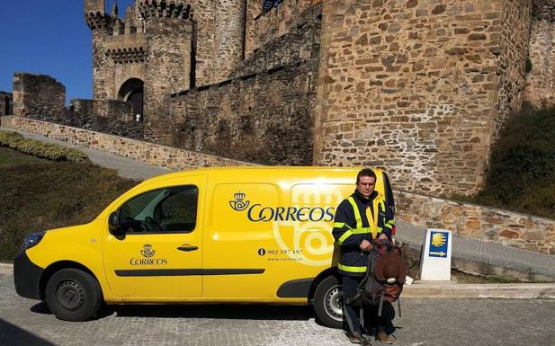 Correos reanuda este lunes en Ponferrada el transporte de mochilas y maletas de los peregrinos del Camino Francés