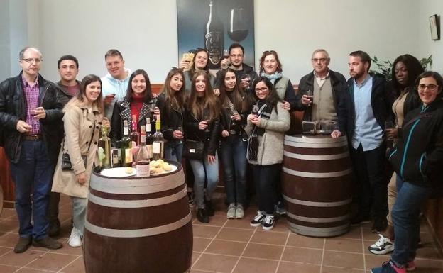 Estudiantes de Economía de la ULE visitan la Cooperativa Viñas del Bierzo y el Museo El Varal