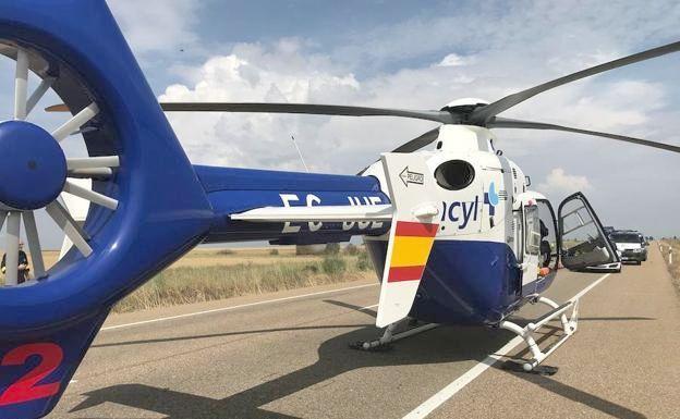 Herido un hombre tras volcar su turismo en la A-6 en Villafranca del Bierzo