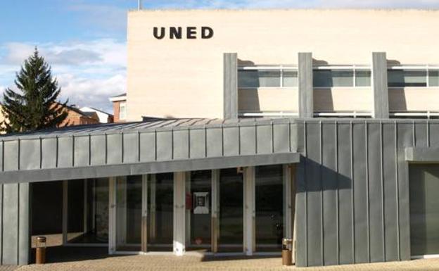 La UNED de Ponferrada organiza una mesa redonda sobre periodismo narrativo en la era de las noticias falsas