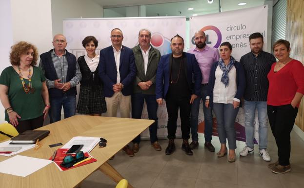 CEL y Templarium piden al candidato del PSOE en Ponferrada apoyo al comercio y apuesta por Ciuden