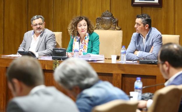 Ponferrada deja sobre la mesa la aprobación de las bases del ARU de La Puebla por el retraso en la emisión de los informes técnicos