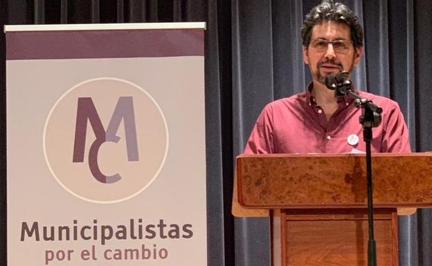 La asamblea de Municipalistas por el Cambio respalda la continuidad del partido tras la debacle electoral