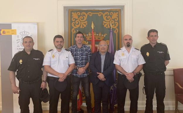 Mujeres de Ponferrada se forman en autodefensa con Policía Nacional y Guardia Civil