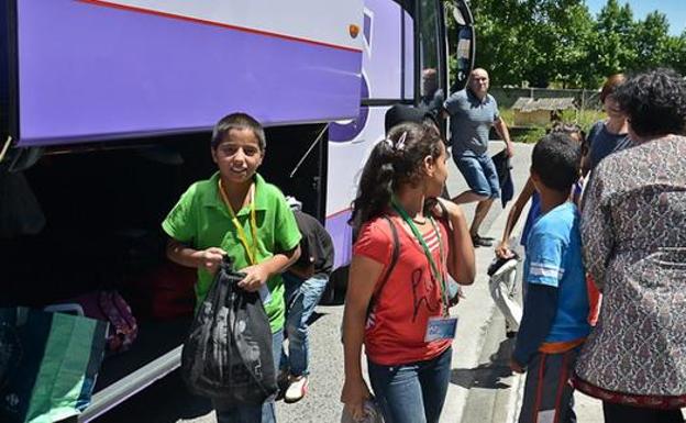 18 niños saharauis llegan al Bierzo para pasar sus 'vacaciones en paz'