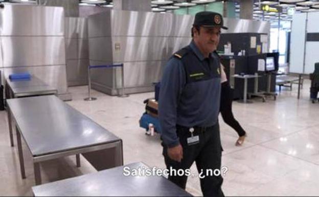 Registran la casa en Arganza de un Guardia Civil detenido por dejar pasar maletas con cocaína en Barajas