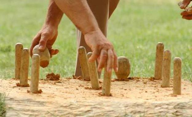 Las fiestas de La Encina en Ponferrada se visten de tradición con el IV Torneo de bolo berciano