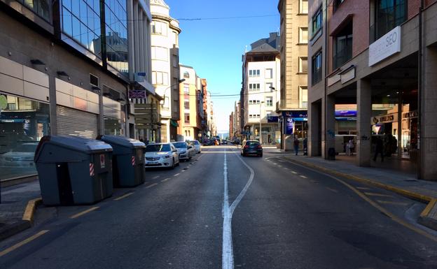 Vecinos y comerciantes de Gómez Núñez se oponen a la eliminación de plazas de aparcamiento y a la limitación del tráfico