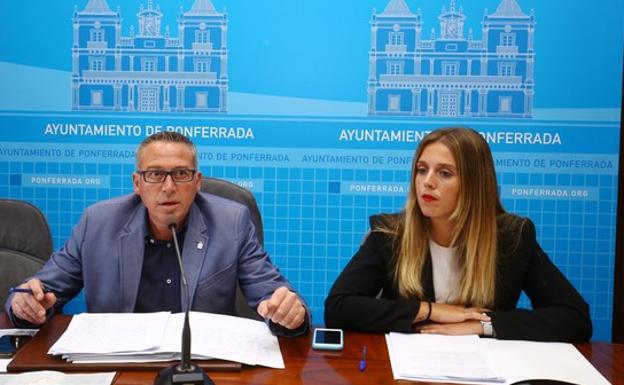 Ponferrada convertirá en naranja 600 plazas para aparcar de la zona azul de la ORA en el centro de la ciudad