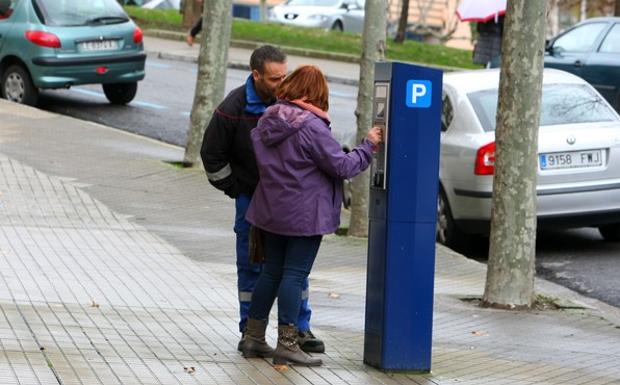Inician una campaña de recogida de firmas para pedir que se elimine la zona azul de la ORA en el centro de Ponferrada