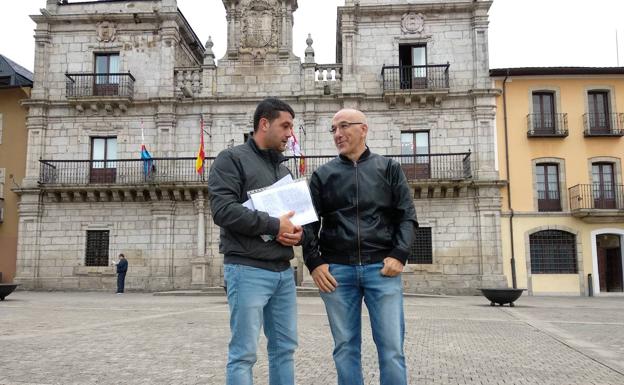 Los vecinos de la Rosaleda exigen al tripartito una respuesta por escrito sobre la decisión que adoptará respecto a la implantación de la ORA