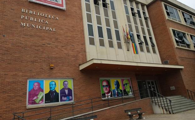 La Casa de la Cultura de Ponferrada regala mochilas y libros para conmemorar el Día de la Biblioteca