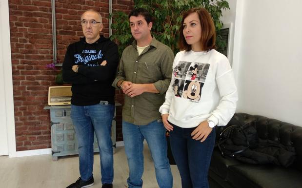 Los vecinos de la Rosaleda denuncian el «plan maquiavélico» del alcalde para implantar la zona azul de la ORA en el barrio