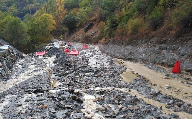 Diputación solicita a CHMS autorización para construir una escollera que proteja la carretera de acceso a Peñalba
