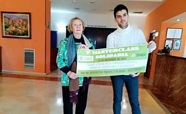 Cacabelos entrega a la AECC en El Bierzo los 2.731 euros recaudados en la celebración de la V Masterclass Solidaria