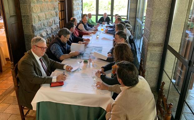 El sector agroalimentario del Bierzo presenta a Endesa y a la ULE sus propuestas de nuevos usos para la central de Compostilla