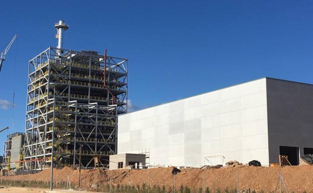 La planta de biomasa de Forestalia en Cubillos del Sil arrancará en pruebas «entre finales de febrero y marzo»