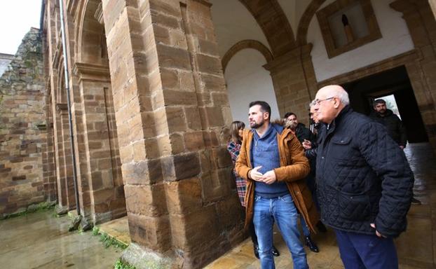 Tudanca reclama la implicación de la Junta en la recuperación del monasterio de San Andrés en Vega de Espinareda