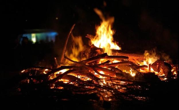 El Museo Arqueológico de Cacabelos programa un taller infantil sobre la conquista del fuego