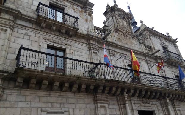 Una sentencia rechaza que el Ayuntamiento de Ponferrada vulnerara derechos fundamentales al privar a la oposición de personal eventual