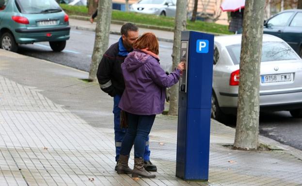 La Junta de Gobierno de Ponferrada ratifica el cese temporal de la zona azul de aparcamiento ORA
