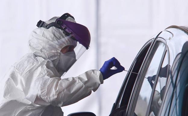 El Hospital El Bierzo realiza 223 pruebas rápidas de 'Covid- Auto' desde su puesta en marcha