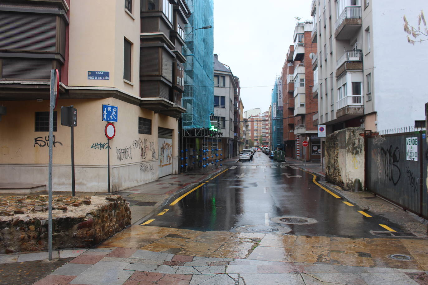León, en aislamiento y con lluvia