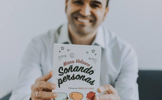 Manu Velasco, profesor en León y en Internet, presenta 'Soñando personas', su primer libro