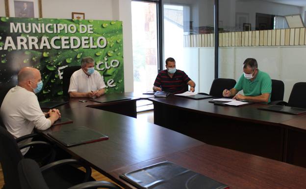 Carracedelo y la Asociación Berciana de Agricultores destinan 15.500 euros a la lucha contra la psila del peral